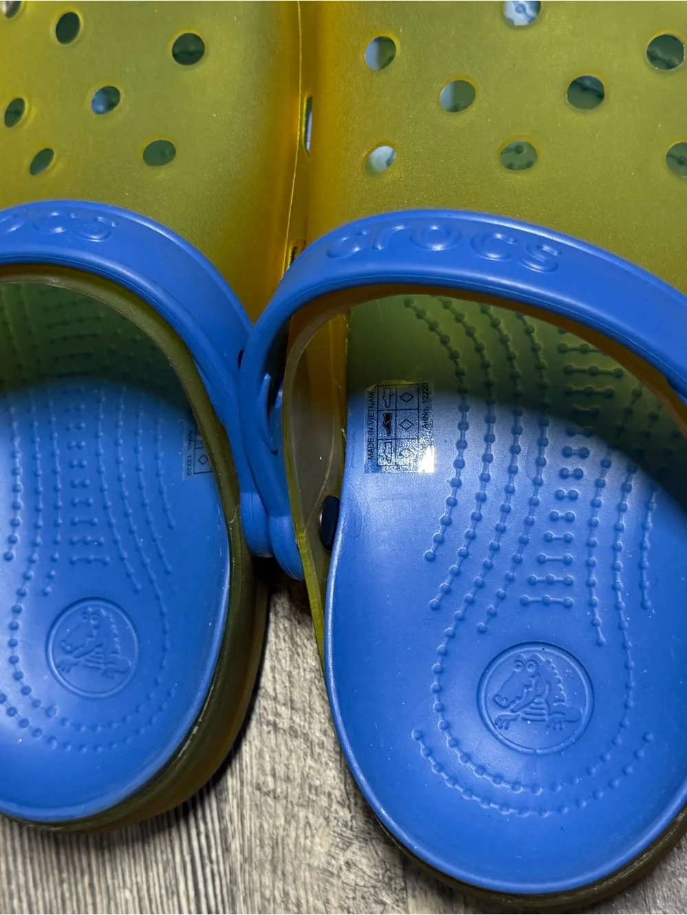 CROCS unique pair